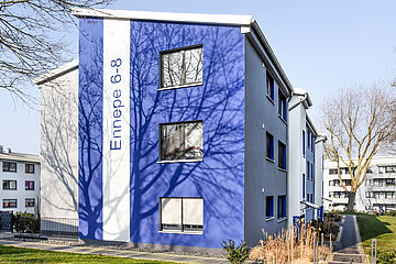 Fassadenanstrich der Gibelseiten mit Straßenname und Hausnummer durch den Malerbetrieb Ingenbleek aus Dortmund